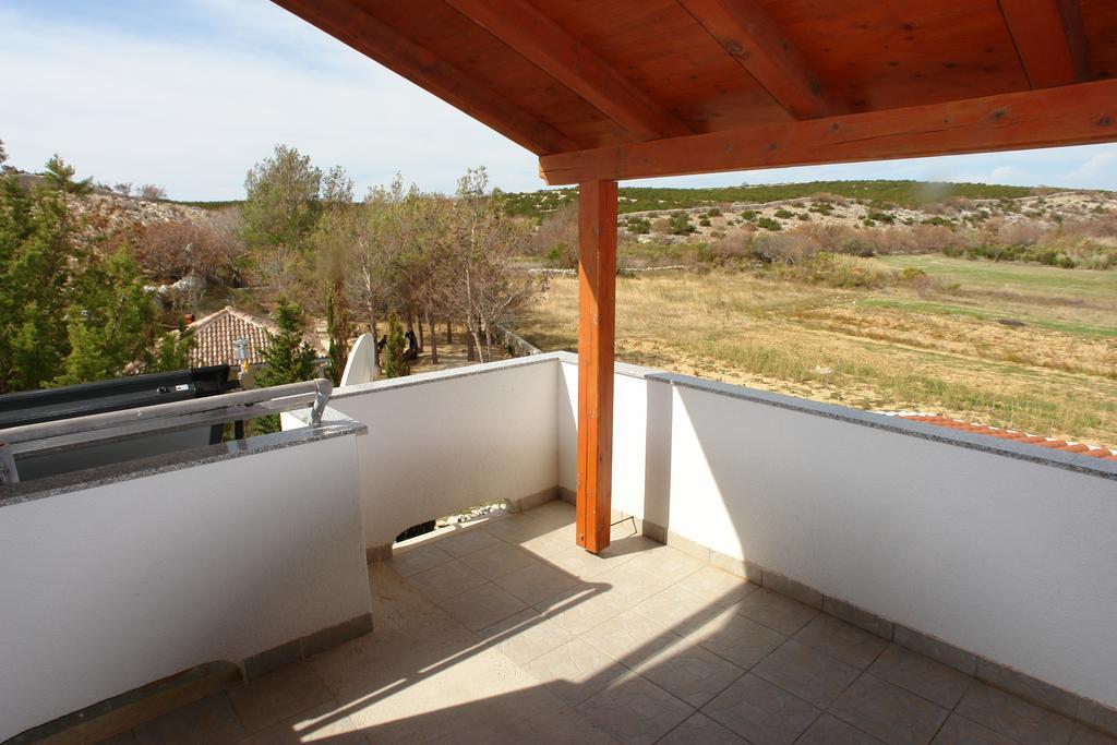 Apartments Dinko Novalja Luaran gambar