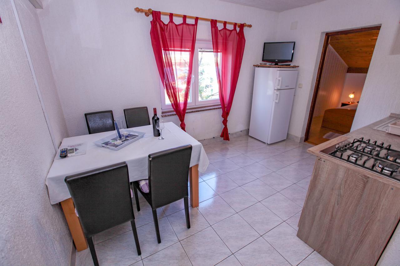 Apartments Dinko Novalja Luaran gambar