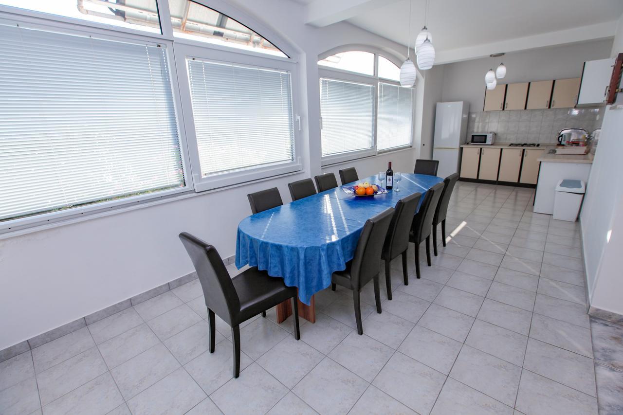Apartments Dinko Novalja Luaran gambar
