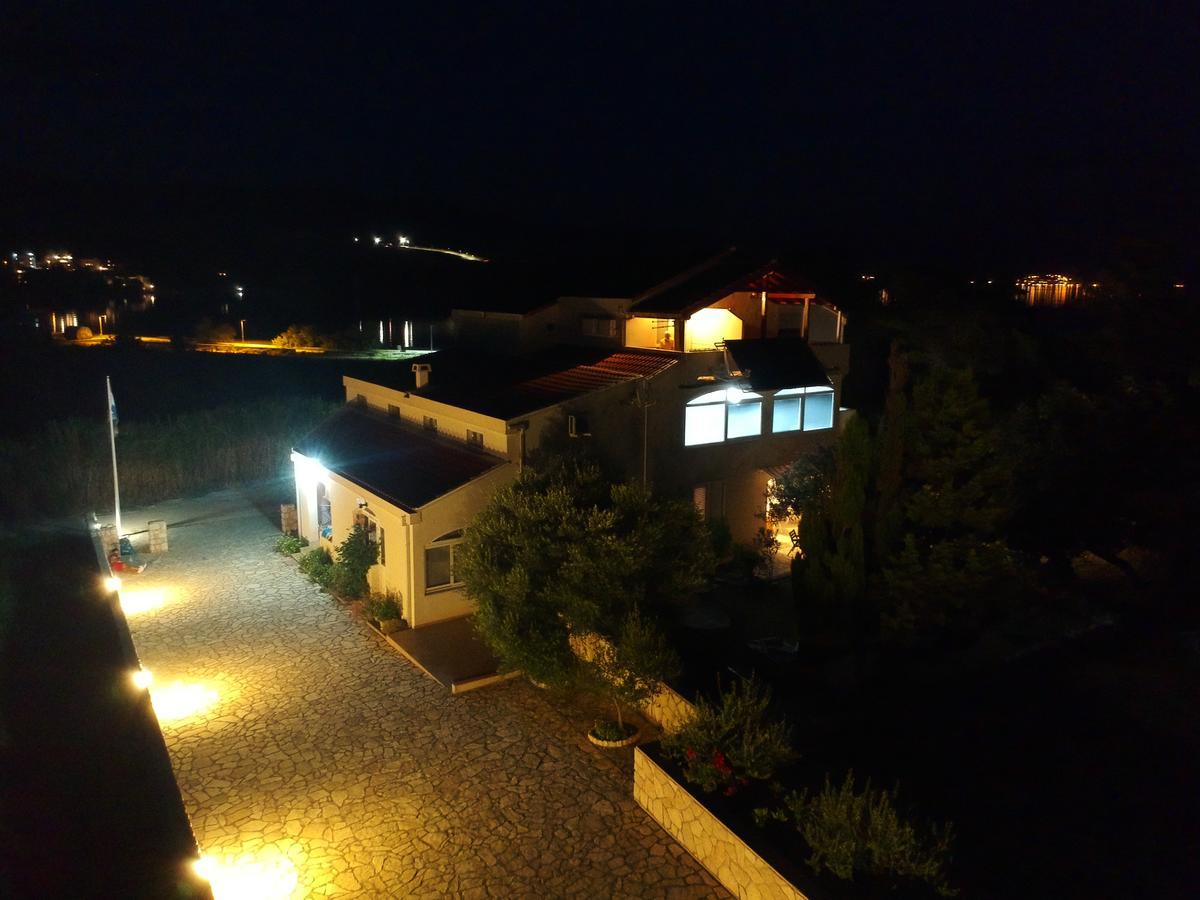 Apartments Dinko Novalja Luaran gambar