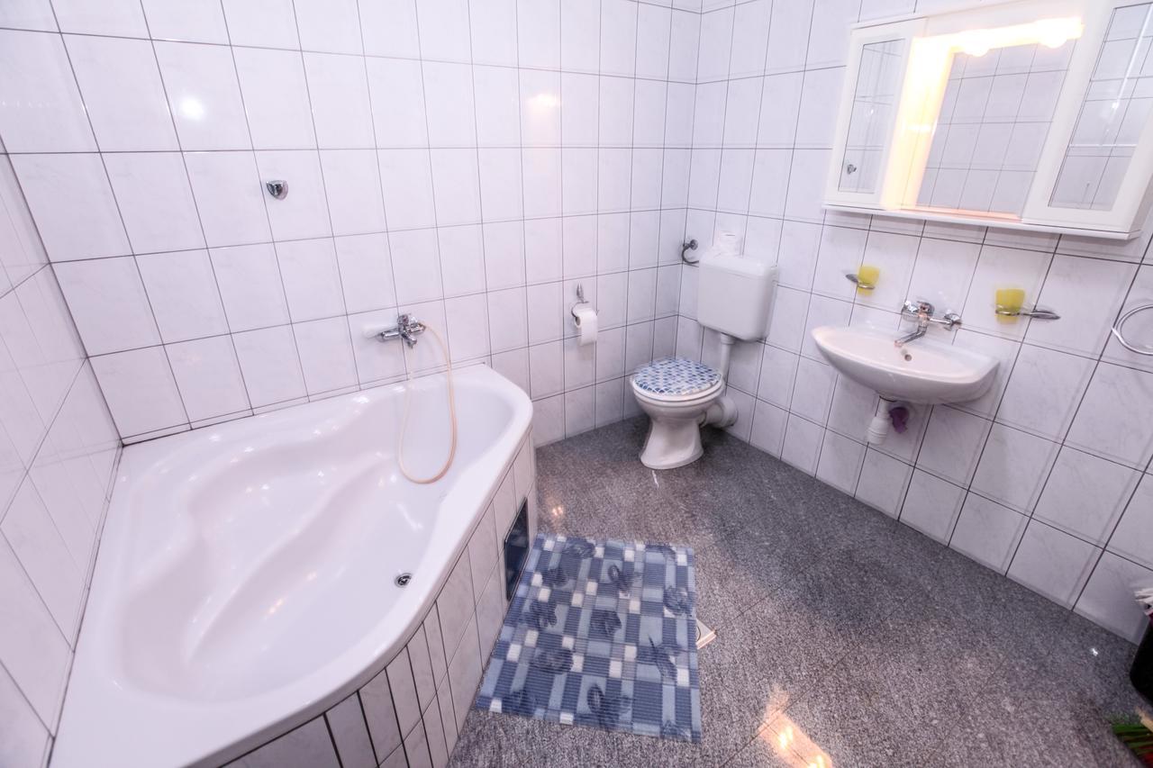 Apartments Dinko Novalja Luaran gambar