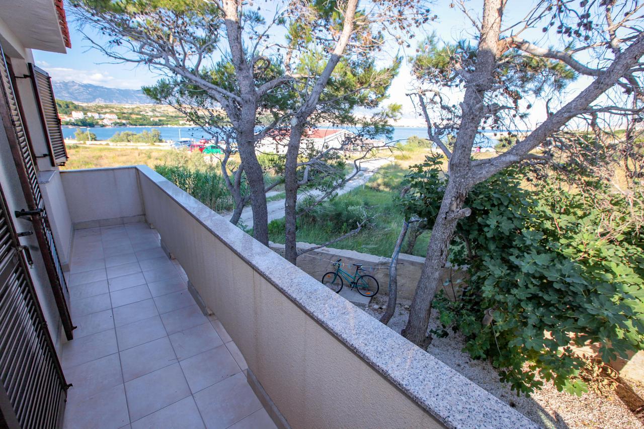Apartments Dinko Novalja Luaran gambar