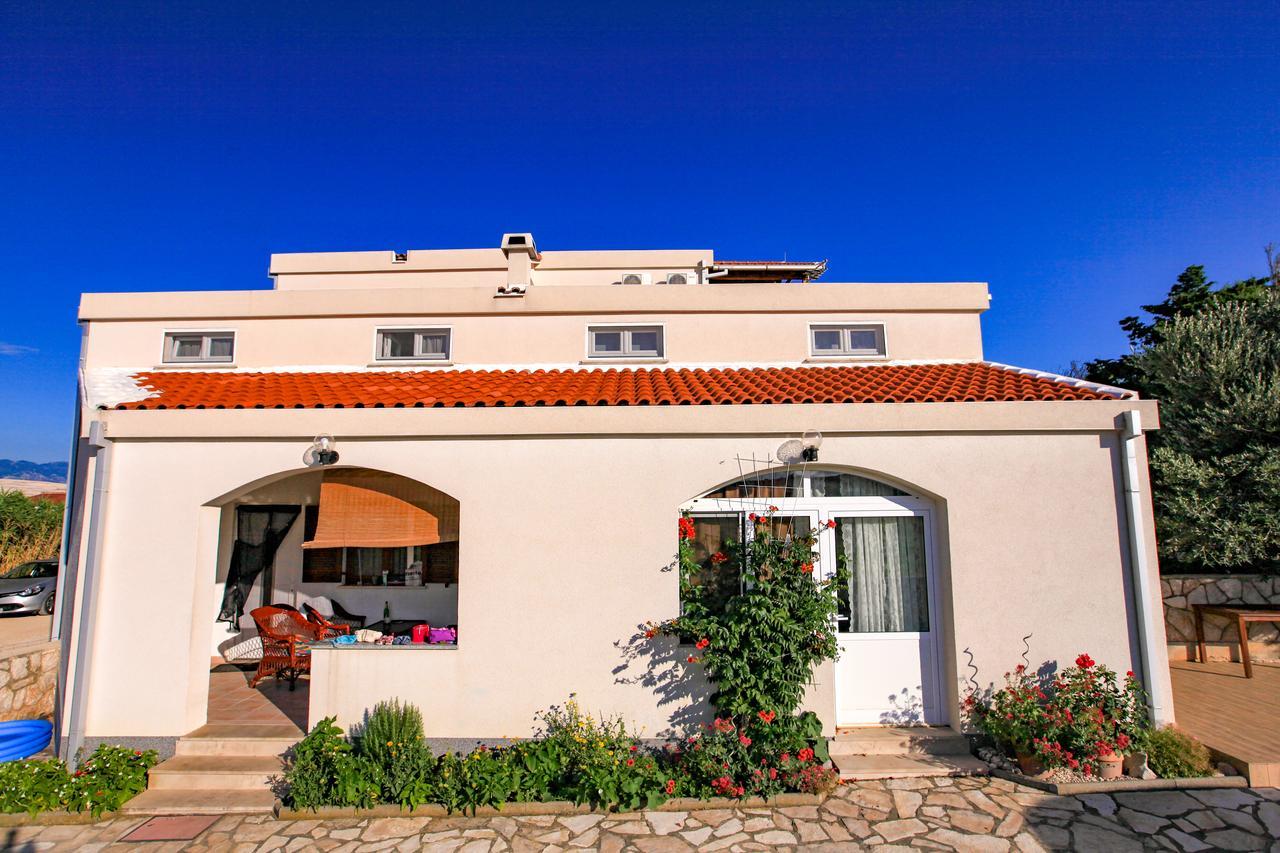 Apartments Dinko Novalja Luaran gambar